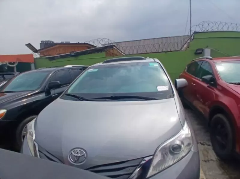 Toyota Sienna   - 2012