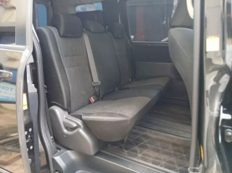 Toyota Noah   - 2012
