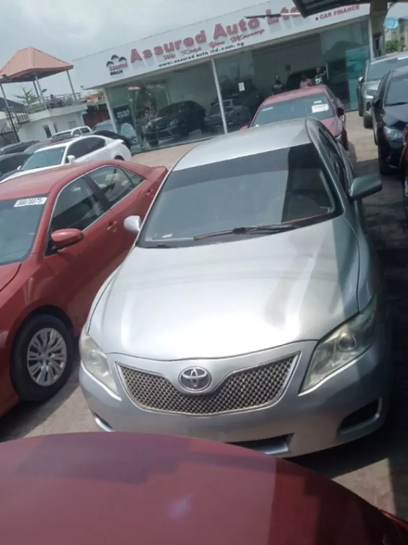 Toyota Camry   - 2011