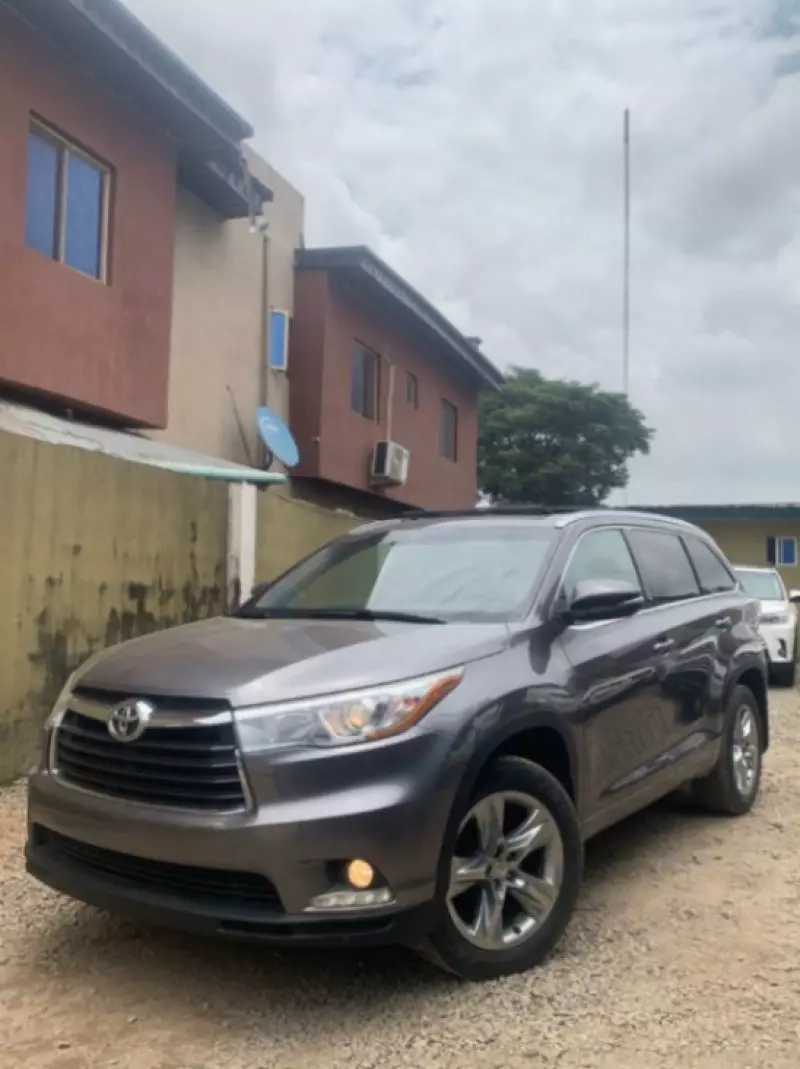 Toyota Highlander   - 2015