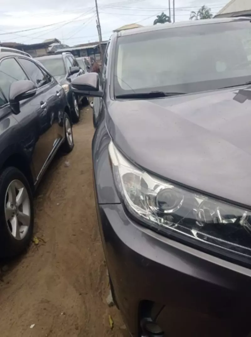 Toyota Highlander   - 2016