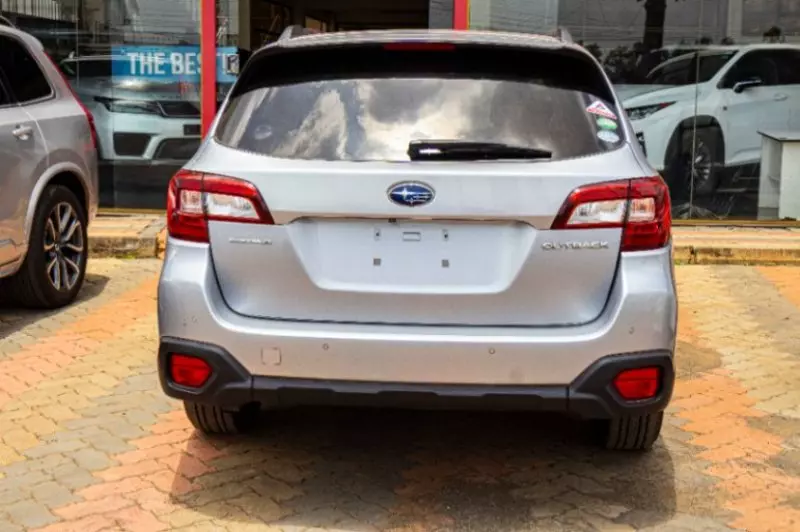 Subaru Outback   - 2019