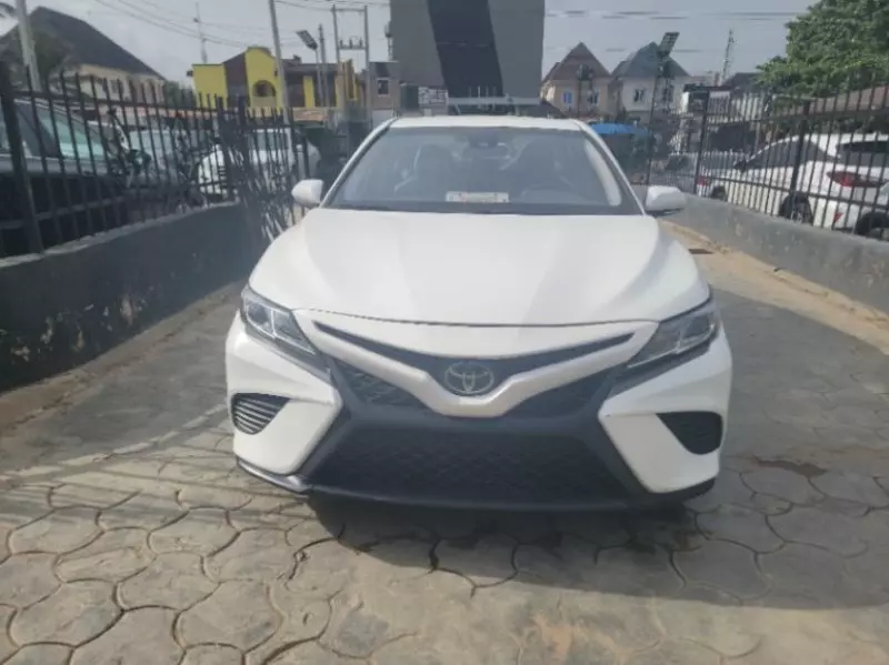 Toyota Camry   - 2018