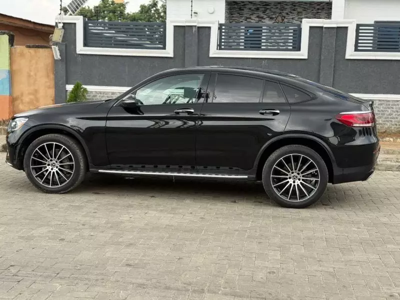 Mercedes-Benz GLC 300 - 2021