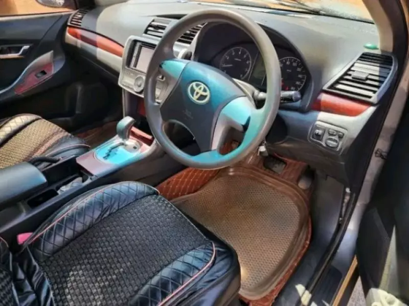 Toyota Premio    - 2011