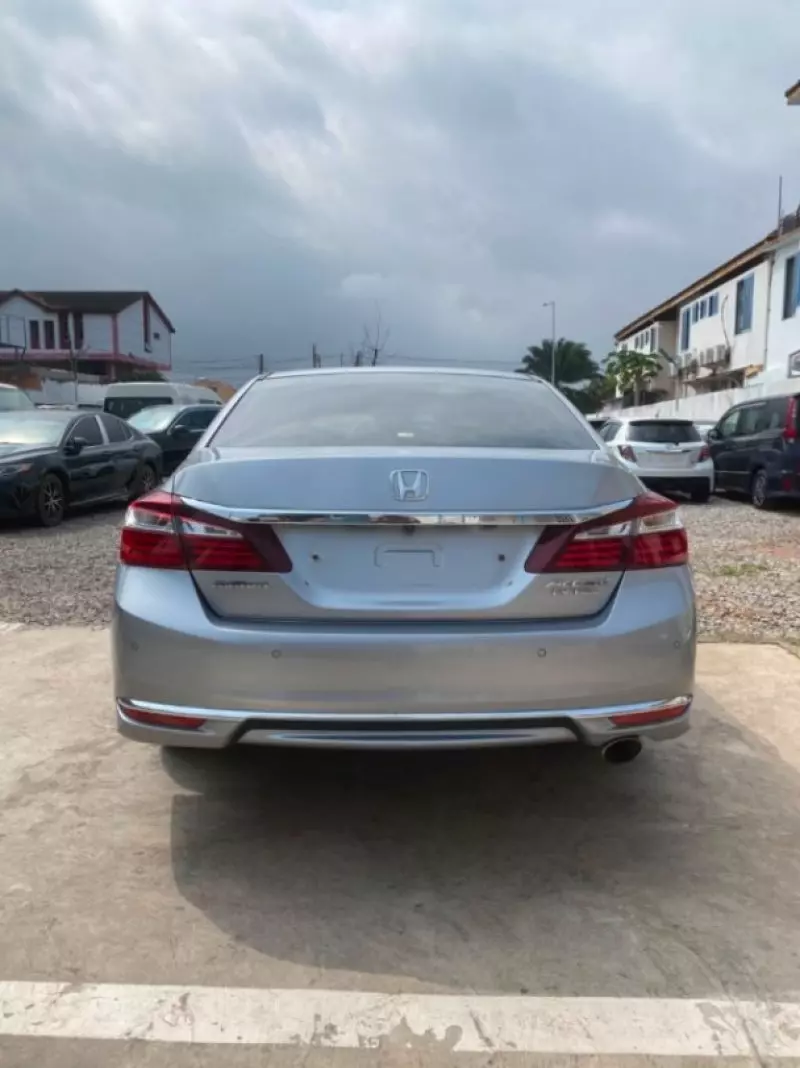 Honda Accord   - 2017