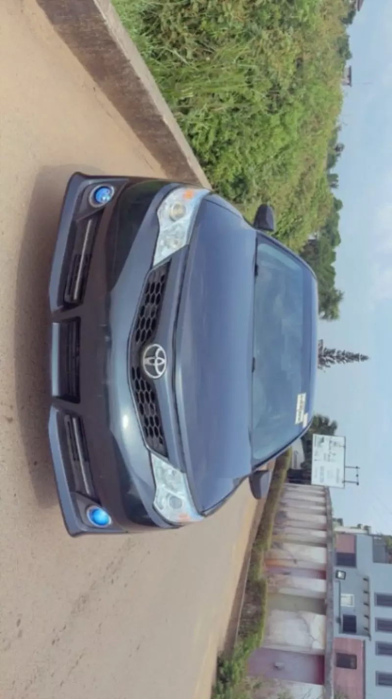 Toyota Camry   - 2012