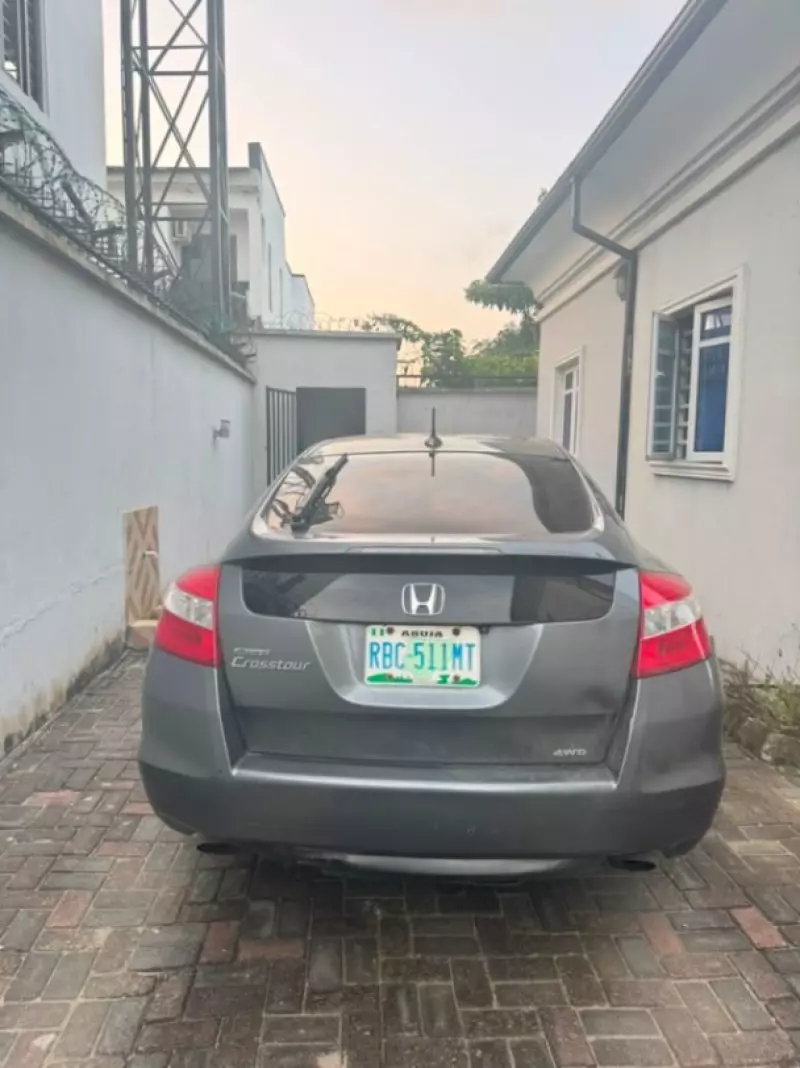 Honda Crosstour - 2010