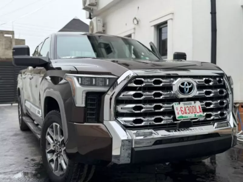 TOYOTA Tundra   - 2023