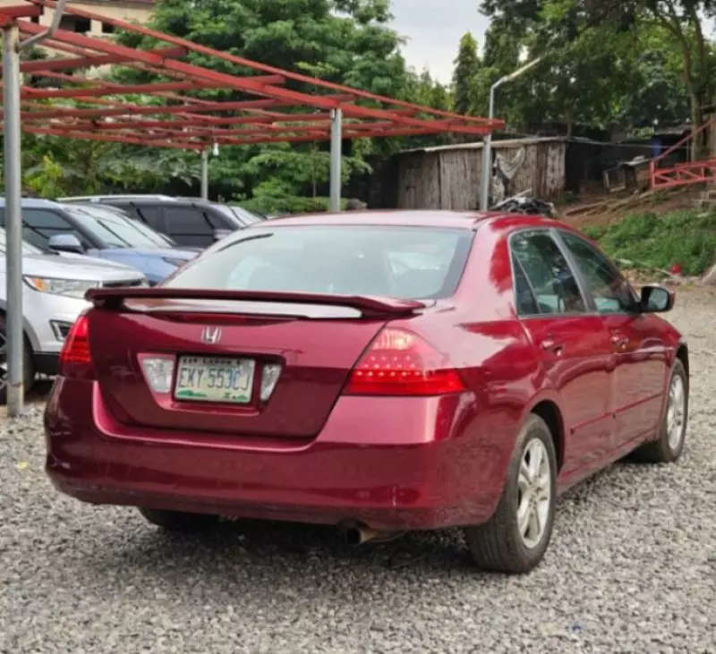 Honda Accord   - 2006