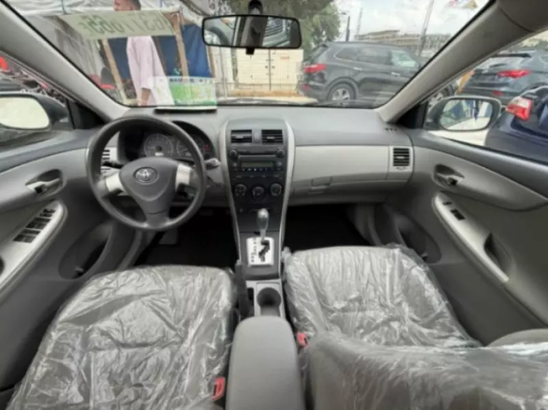 TOYOTA Corolla - 2010