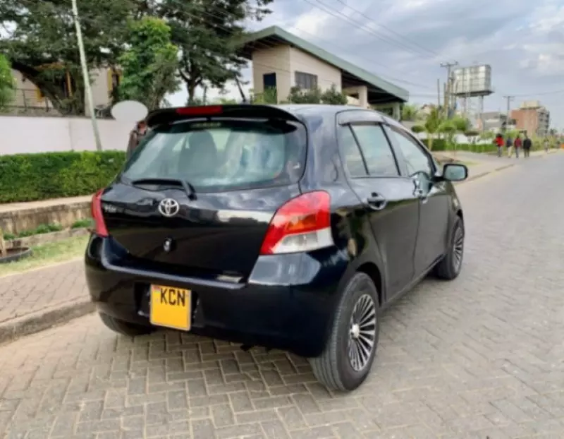 TOYOTA Vitz   - 2010