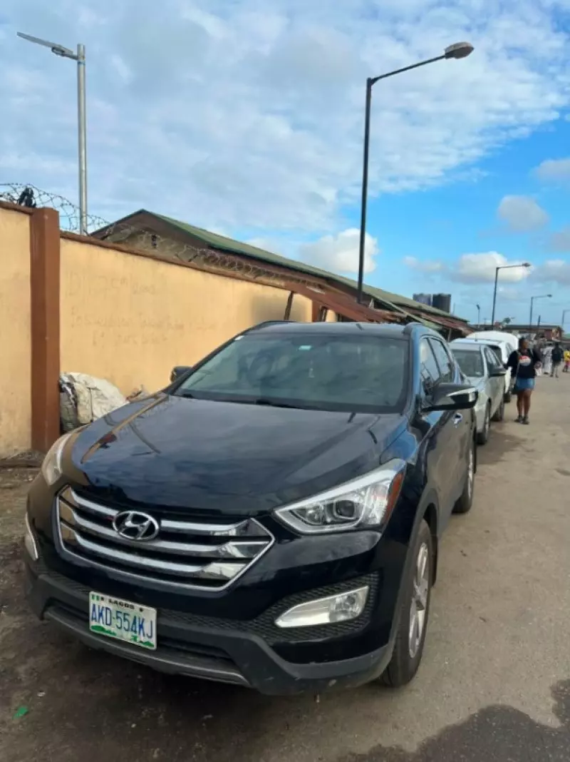Hyundai Santa Fe   - 2015