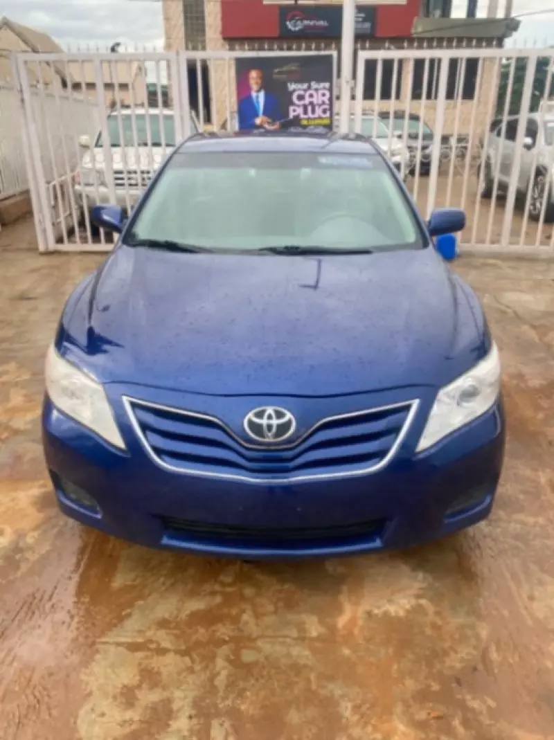 TOYOTA Camry   - 2010