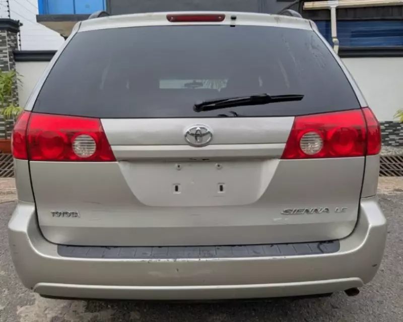 TOYOTA Sienna   - 2007