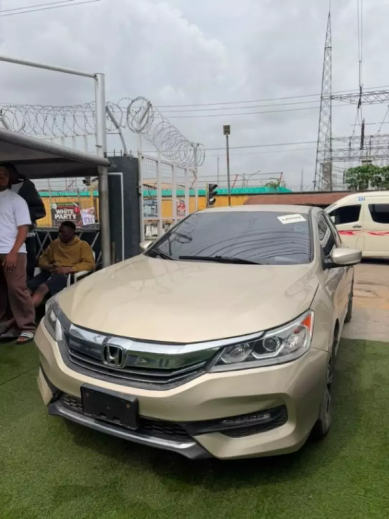 Honda Accord   - 2016
