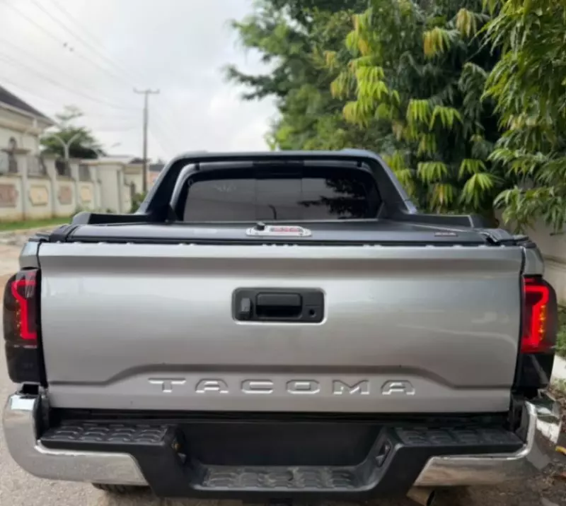 TOYOTA Tacoma   - 2017