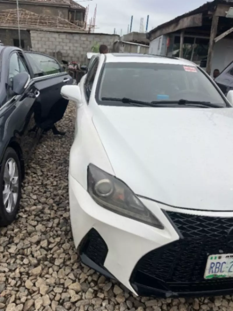 Lexus IS 350   - 2011