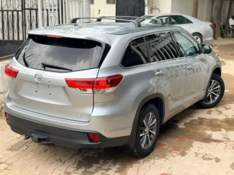 Toyota Highlander   - 2017