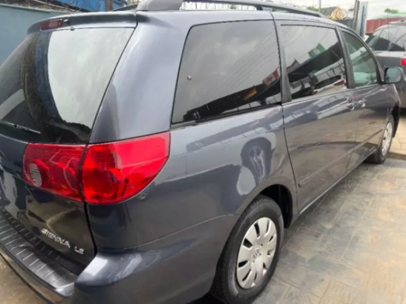 TOYOTA Sienna - 2007
