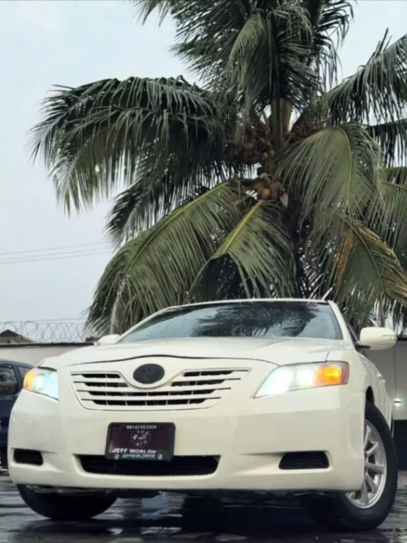 Toyota Camry - 2009
