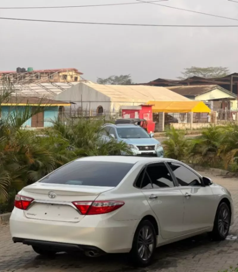 TOYOTA Camry - 2015