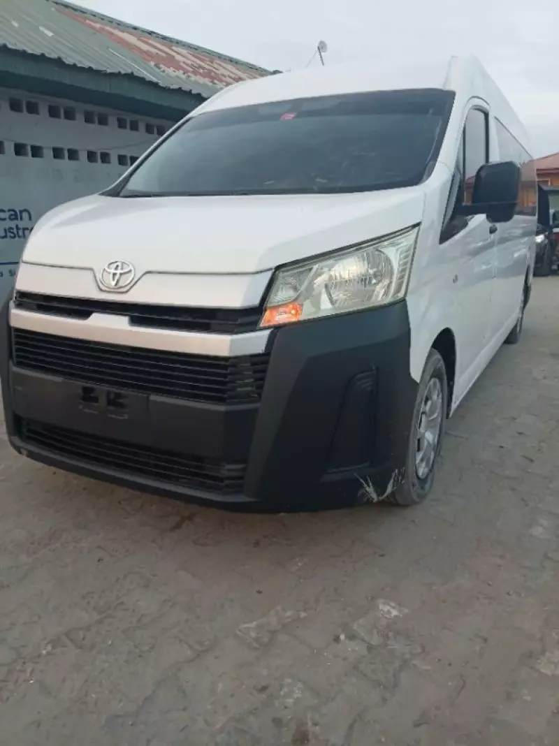 TOYOTA Hiace   - 2019