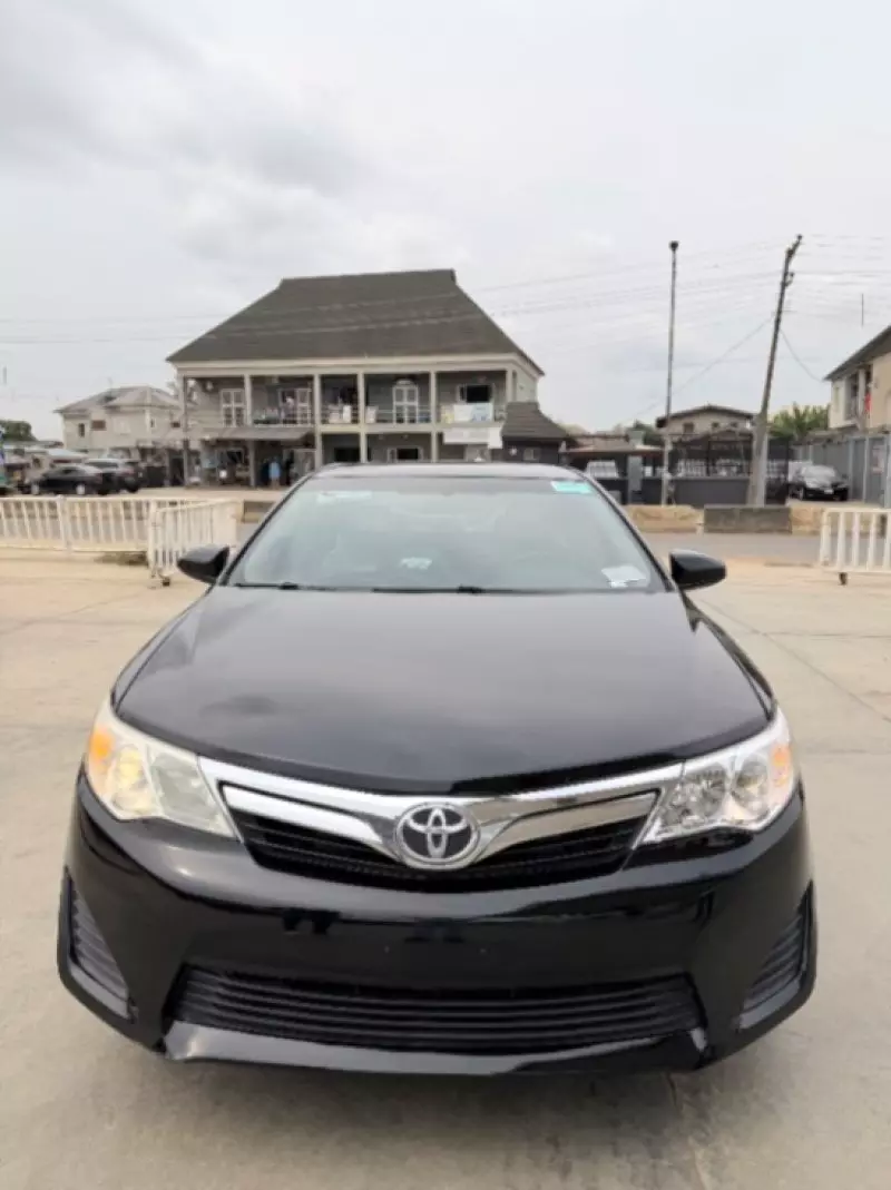 Toyota Camry   - 2012