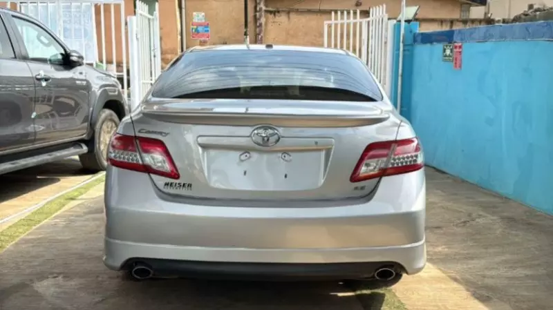 Toyota Camry   - 2010