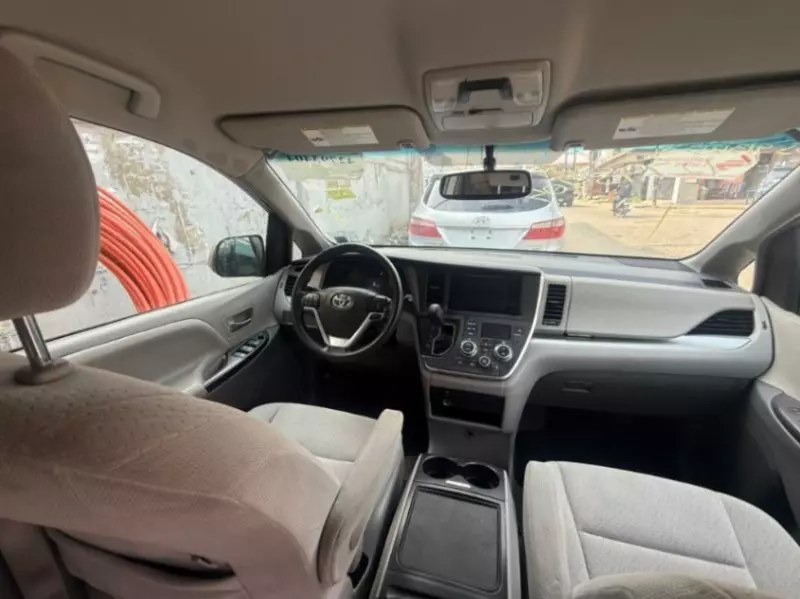 Toyota Sienna   - 2015