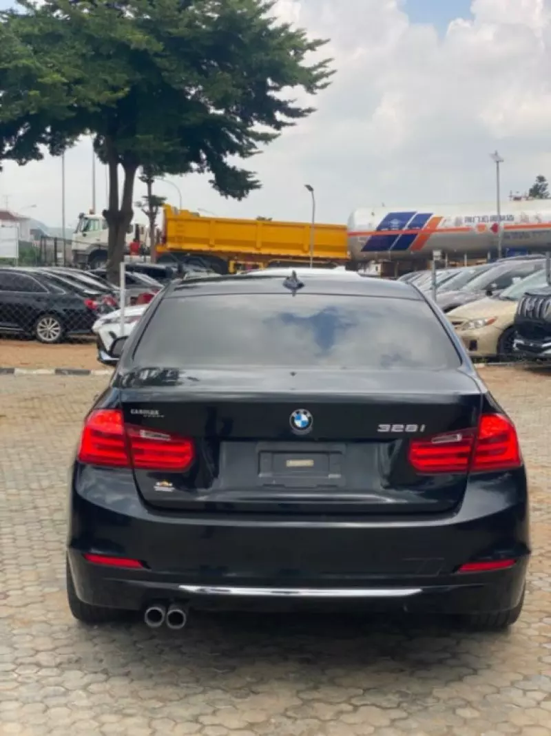 BMW 328i   - 2013