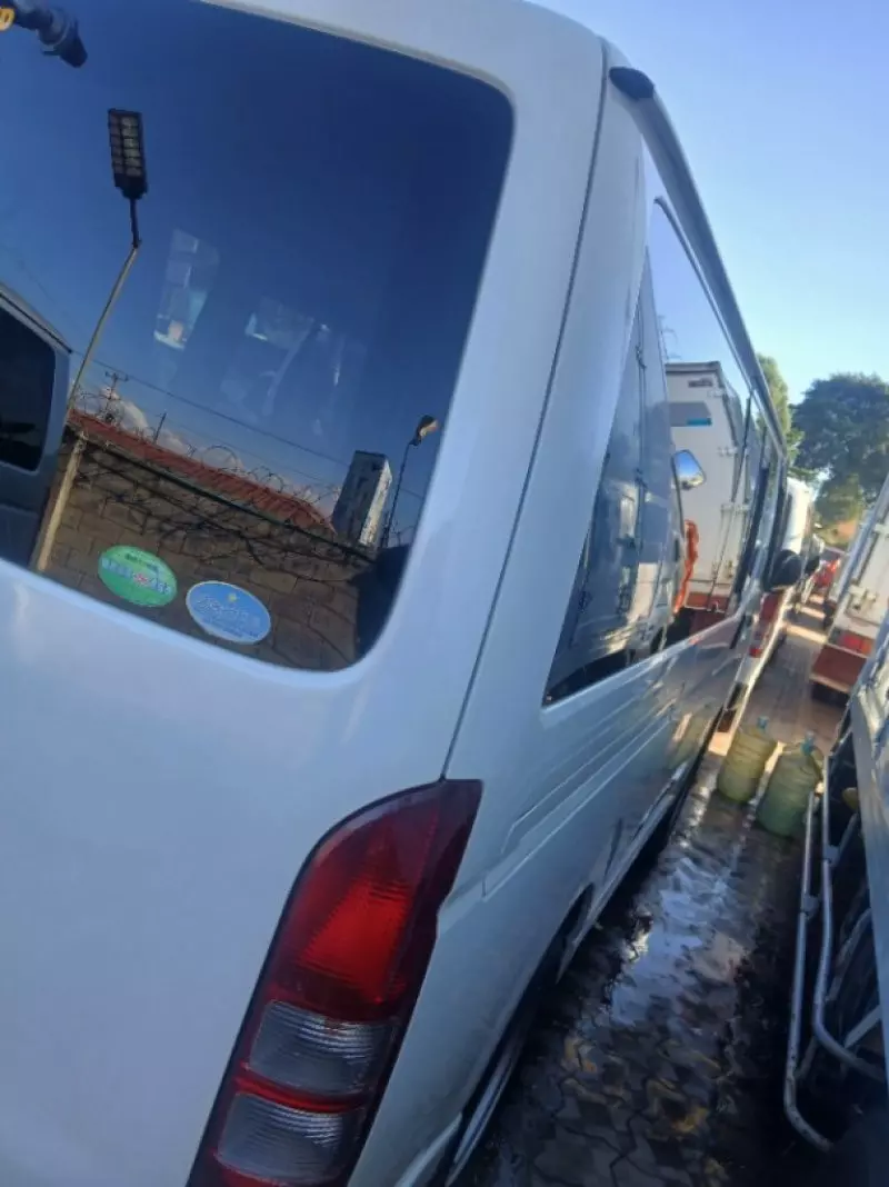 Toyota Hiace   - 2012