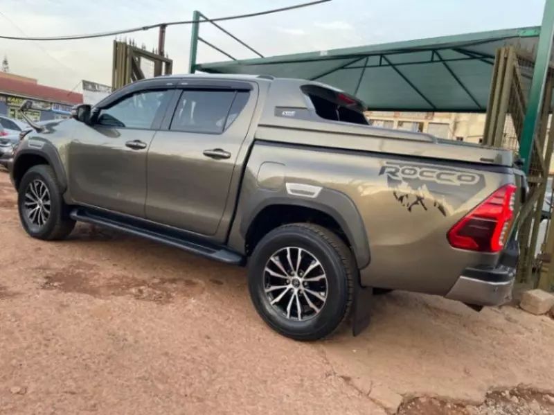 TOYOTA Hilux - 2020