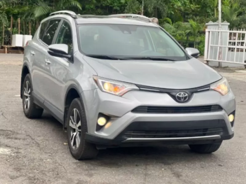 Toyota RAV4   - 2018
