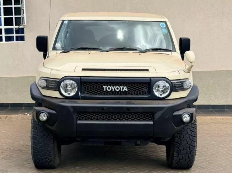 Toyota FJ Cruiser   - 2018