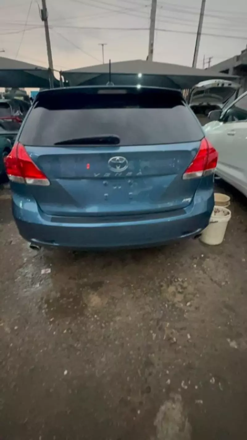TOYOTA Venza   - 2011