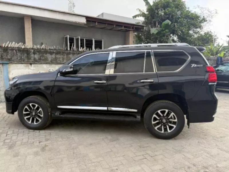 Toyota Landcruiser   - 2015