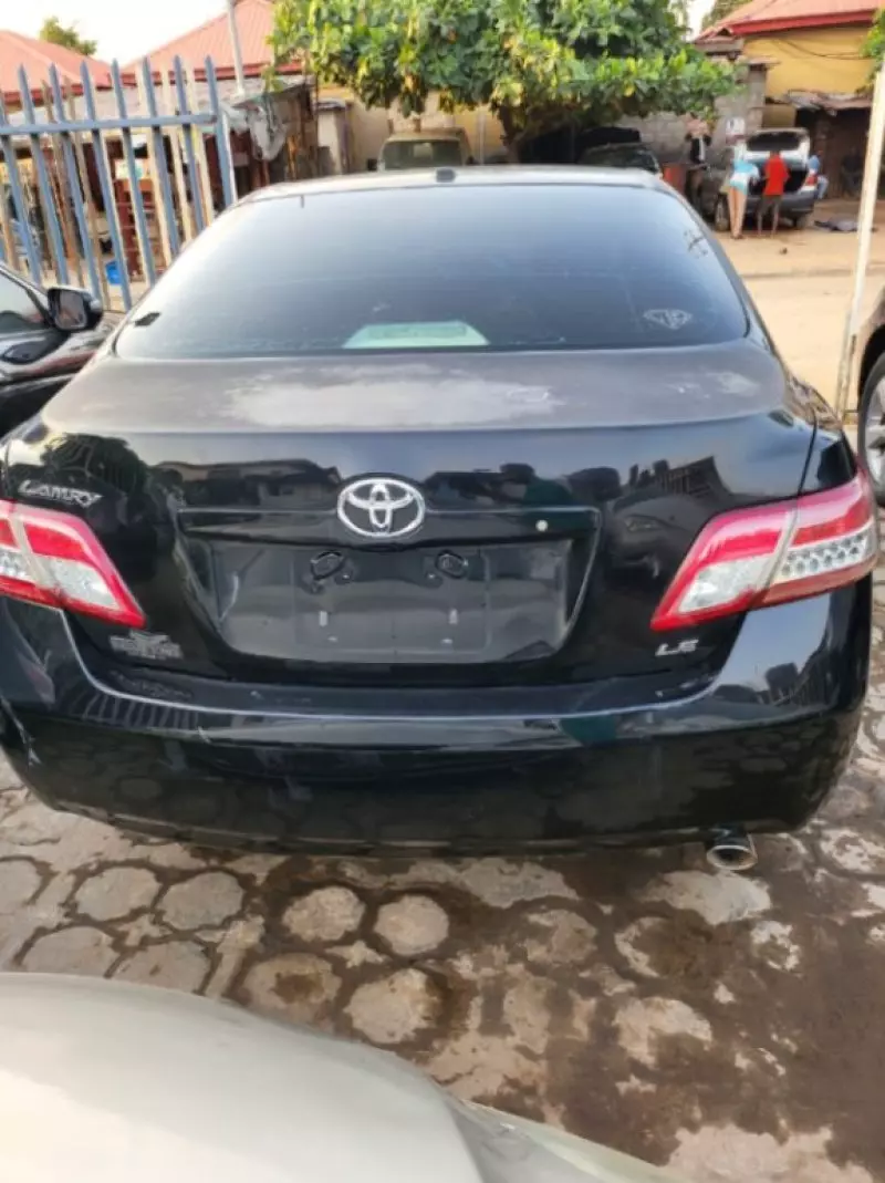 Toyota Camry   - 2011