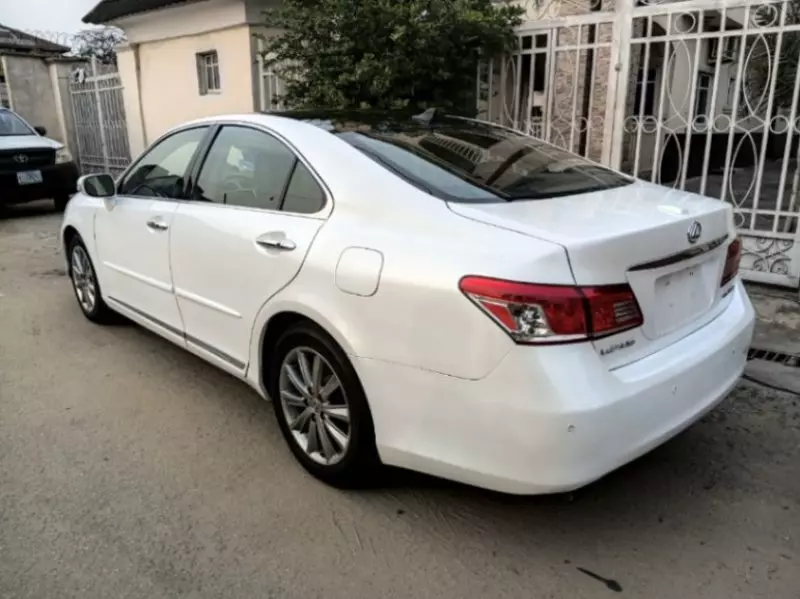 Lexus ES   - 2012