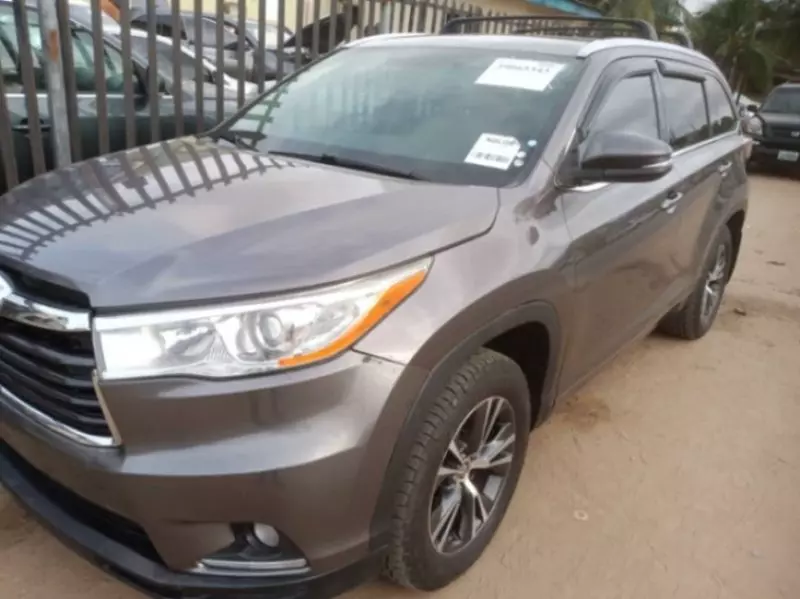 Toyota Highlander   - 2016