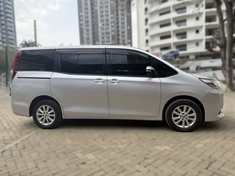 TOYOTA Noah   - 2016