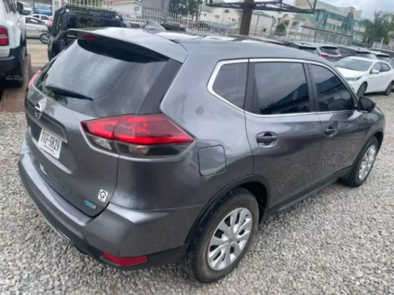 Nissan Rogue   - 2018