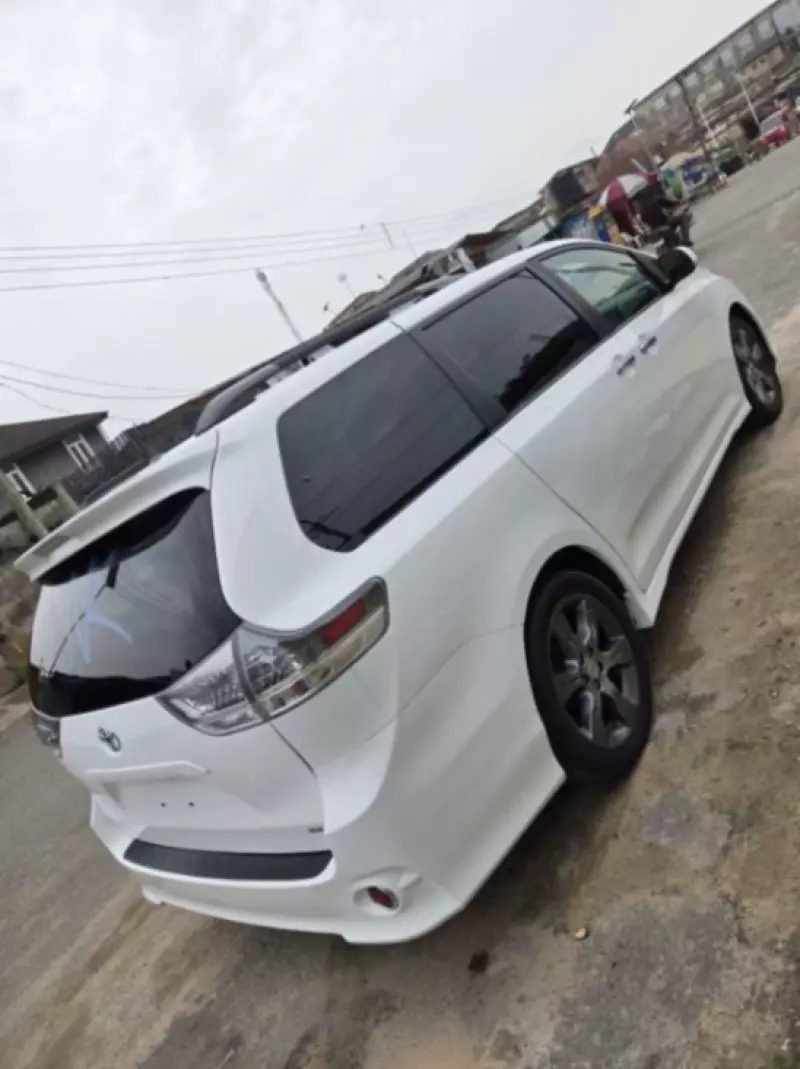 Toyota Sienna   - 2015