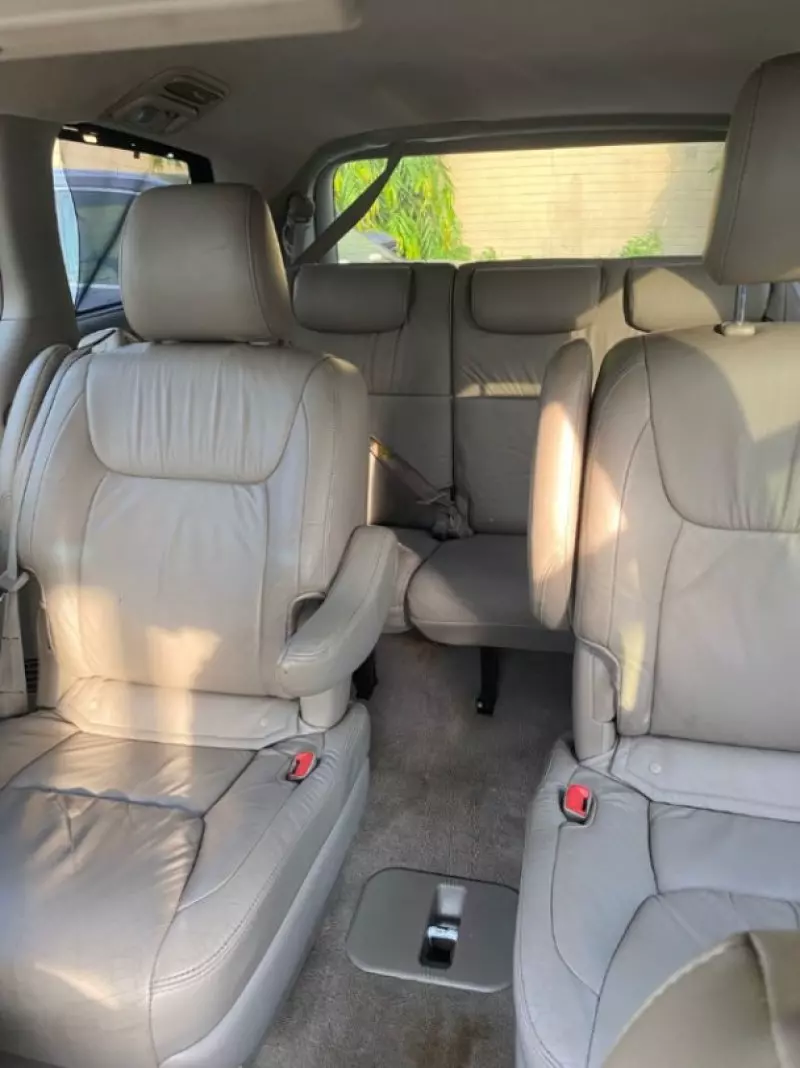 Toyota Sienna   - 2010