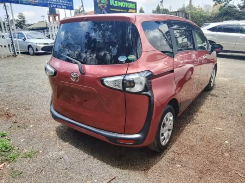 Toyota Sienta   - 2017