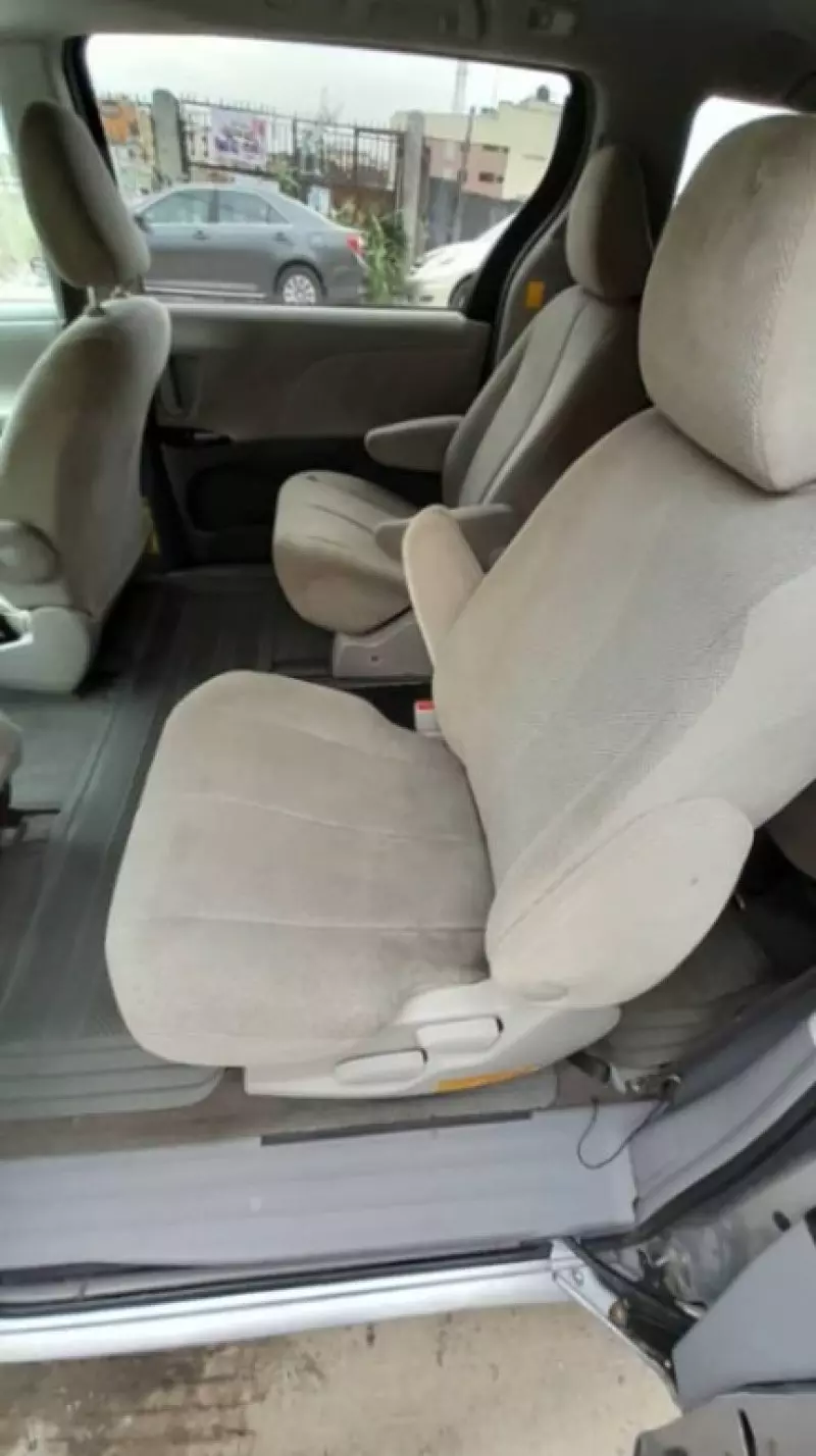 Toyota Sienna   - 2011