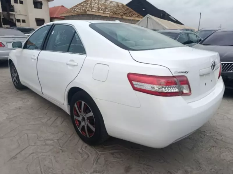 Toyota Camry   - 2010