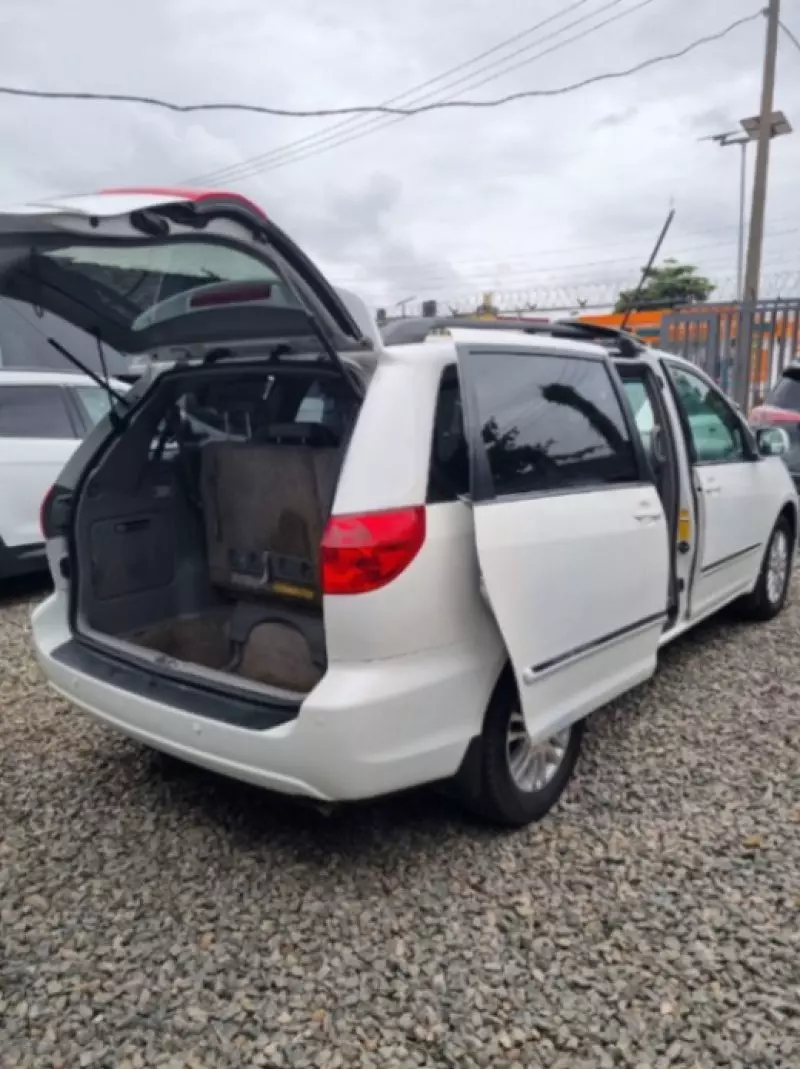 TOYOTA Sienna   - 2007