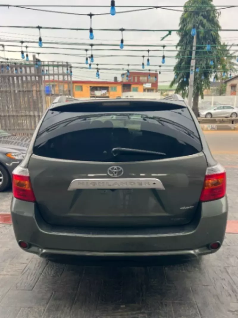 TOYOTA Highlander   - 2010