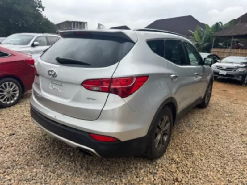 Hyundai Santa Fe   - 2013